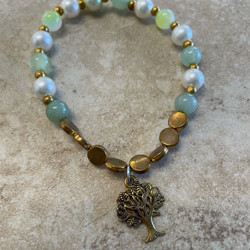 Elegant Gold and Green Beaded Bracelet with Tree Charm